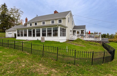 Oak Hill House | Your peaceful, private retreat, escape with friends & family! Incredible views!