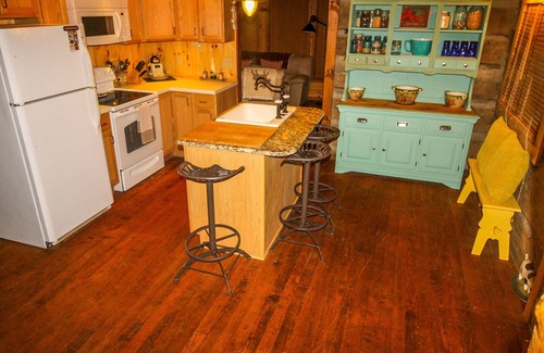 Todd Cabin | Your Perfect Cabin Stay at Creekside Comfort Is Just a Click Away!