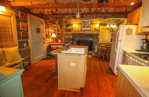 Todd Cabin | Your Perfect Cabin Stay at Creekside Comfort Is Just a Click Away!