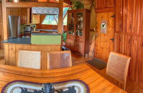Grassy Creek Cabin | Your Perfect Cabin Stay at Unforgettable Is Just a Click Away!