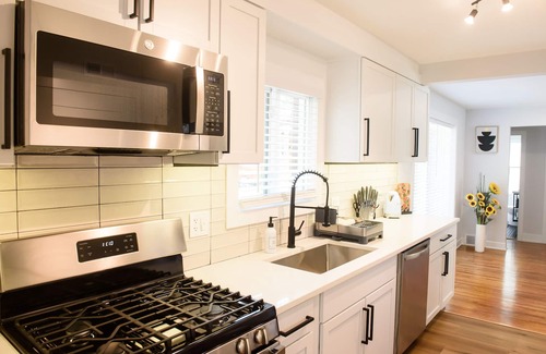 Arlington Heights House | Your perfect stay! Fenced yard, pets, infants, families welcomed!