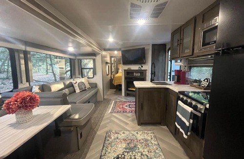 DeLand Other | Your Personal 'Glamp' Site! AC - BBQ - Fast WiFi