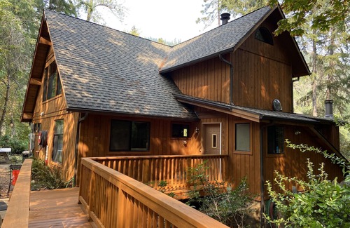 Merlin House | Your Private Oasis on the Rogue River