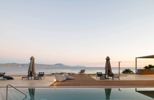 Filaki Villa | Your Private Retreat by the beach, with Heated Pool