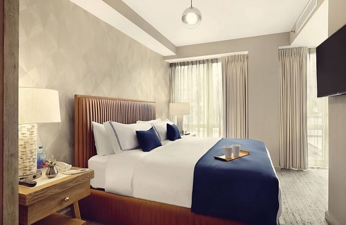 Financial District Hotel | Your Relaxing Getaway Awaits! Short Drive to South Street SeaPort & Battery Park