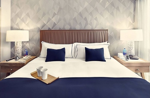 Financial District Hotel | Your Relaxing Getaway Awaits! Short Drive to South Street SeaPort & Battery Park