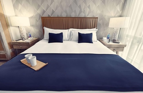 Financial District Hotel | Your Relaxing Getaway Awaits! Short Drive to South Street SeaPort & Battery Park