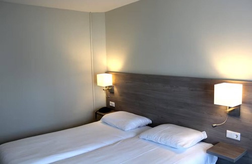 Valkenburg aan de Geul Hotel | Your Relaxing Limburg Retreat with Garden Terrace, Bike Rentals, & Fresh Cuisine