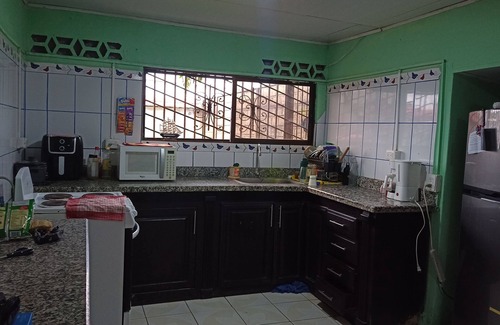 Cariari Bed & Breakfast | Your rest before the adventure, with breakfast and balcony.