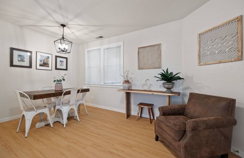 Sacramento Apartment | Your Sacramento Escape:2BR Gem w/Laundry &Netflix