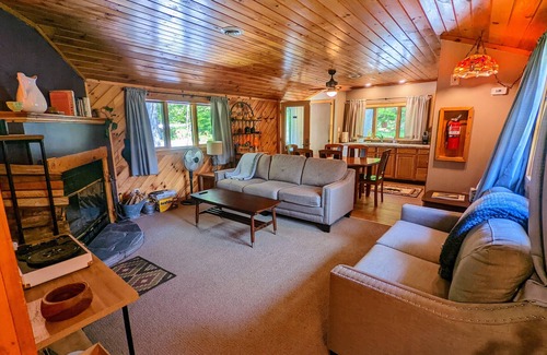 Oliverea House | Your Sunny Bungalow Awaits!