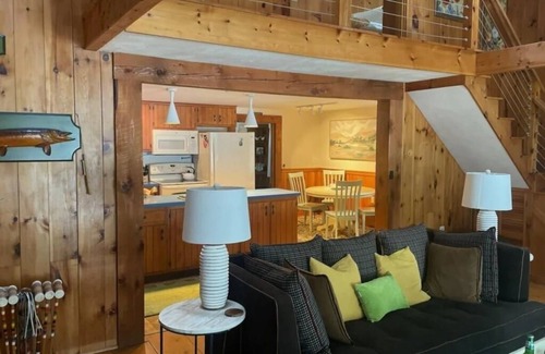 Wayne House | Your Trail's End in Maine