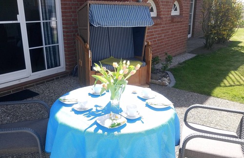 Westerdeichstrich Apartment | Your "vacation home" in Westerdeichstrich. Beach chair on the dike May- ca. Sept. 20