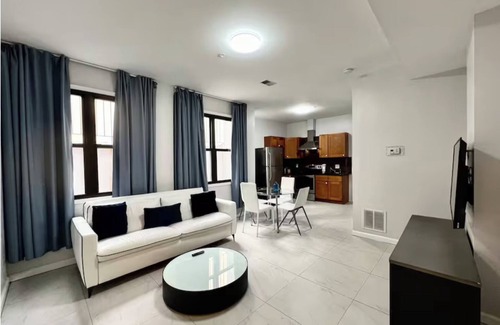 Chinatown Apartment | Your Vacation home! 2bd next to Reading Terminal