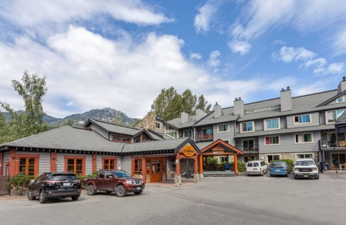 Whistler Creekside Condo | Your Whistler Escape ~ 5 min walk to lift ~ Free Parking