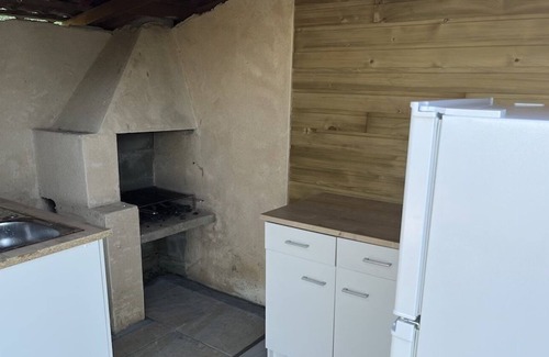 Crechets Bed & Breakfast | Yourte Bosquet with hot tub