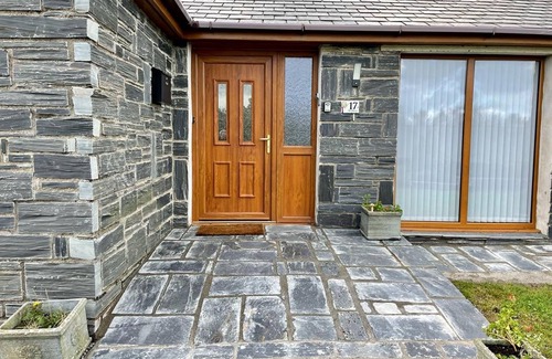 Llanddaniel Fab Cottage | YR ENCIL, pet friendly, with a garden in Gaerwen