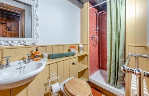 Pentrefelin House | Yr Hen Efail