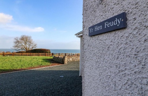 Moelfre House | Yr Hen Feudy