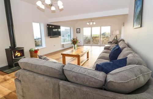 Moelfre House | Yr Hen Feudy