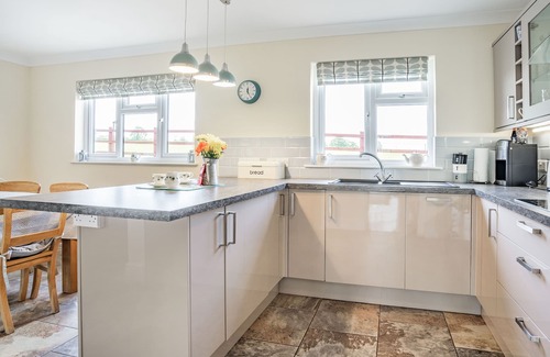 Llanedy Cottage | YR HEN FFALD, family friendly, with a garden in Pontarddulais