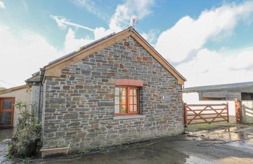 Newcastle Emlyn House | Yr Hen Llaethdy