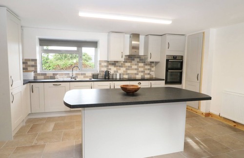 Dinas Cottage | YSGUBOR FAWR, pet friendly, country holiday cottage in Llandwrog