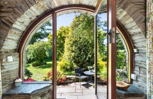 Whitland House | Ysgubor Ganol