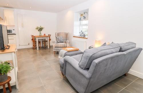 Holyhead House | Ysgubor Llwyd