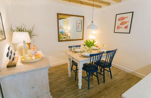 Llanddaniel Fab House | Ysgubor Wennol