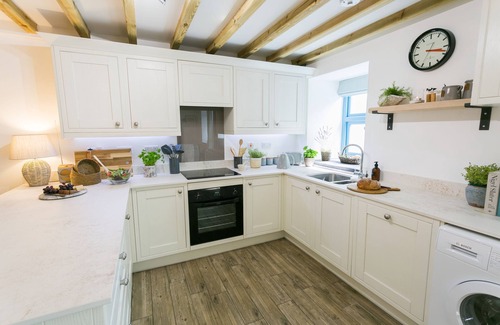 Llanddaniel Fab Cottage | Ysgubor Wennol (Swallow Barn) - a cosy fire that sleeps 4 guests in 2 bedrooms