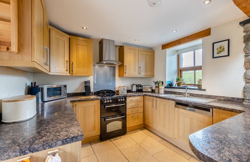 Tywyn House | Ysgubor y Waun - Three Bedroom House, Sleeps 6