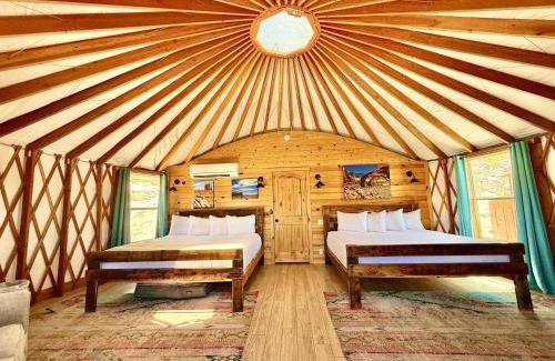 Orderville House | Yurt Overlook #7 with AC and Private Bath 2 Kings