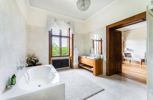 Dobrenice Bed & Breakfast | Zámek Dobřenice