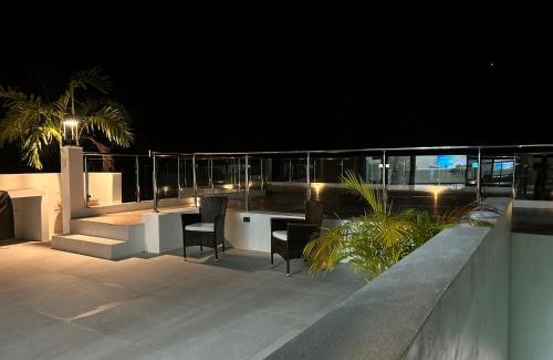 Leonards House | Zafira Luxe
