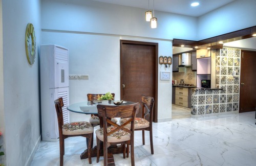 Karachi House | Zaha Home: Stylish & Luxury 2br Family place