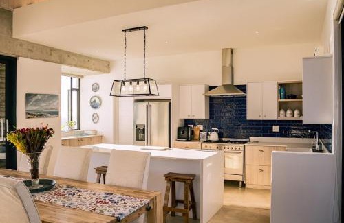Gansbaai House | Zebra Views - Romansbaai Luxury Retreat