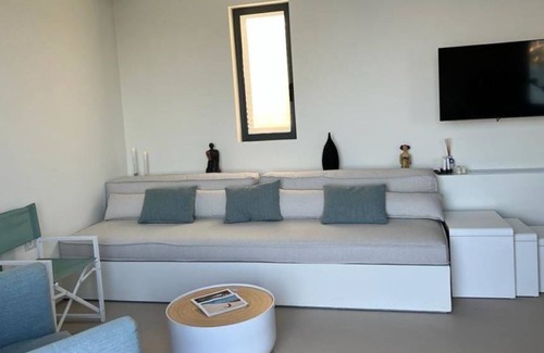 Apollonia Condo | ZELOS VILLA