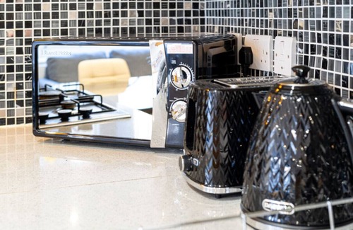 Finsbury Apartment | Zen 2BR Oasis | Walk to Tube!
