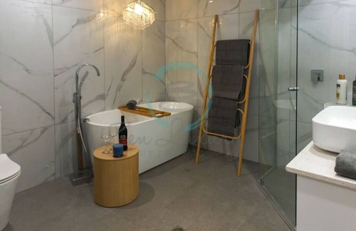Leanyer House | ZEN AT ROSEWOOD - 2BR Guesthouse & Pool