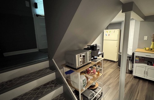 Belleville Apartment | Zen Den Retreat - Private Apt Peace privacy yet close enough to the heart of all