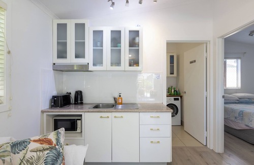 Boondall House | Zen Garden - 2 Bedroom Tiny Home (Free Parking)