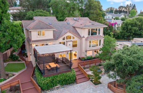 Hayward House | Zen Luxury Homestay