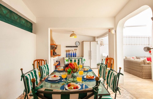 Albufeira Villa | Zen retreat w/heatable pool, Albufeira