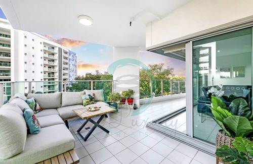 Darwin City Centre Apartment | ZEN TREE BLOSSOM - 3BR Luxury Apartment