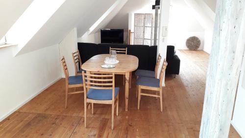 Lauf an der Pegnitz Apartment | Zentrumsnahe Dachwohnung in grüner Oase