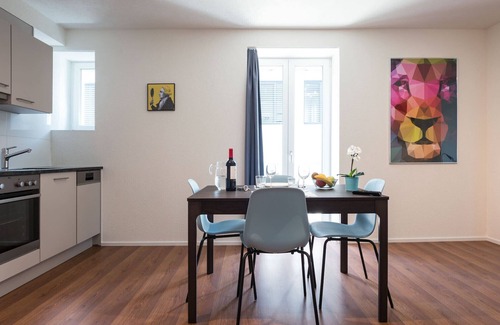 District 9 Apartment | ZH Lion - Altstetten HITrental Apartment
