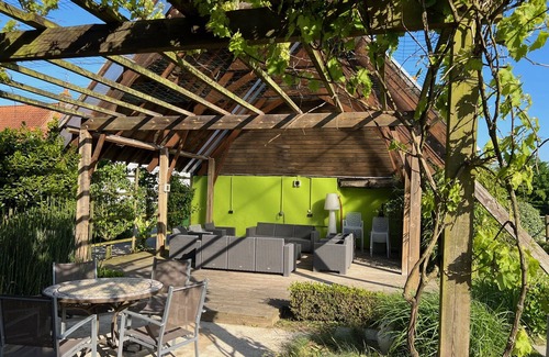 Arques Villa | Zi Villa – 14 people – 6 bedrooms–4 bathrooms – Jacuzzi, pool table, indoor pool