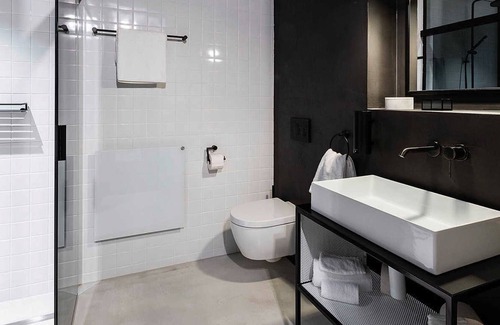 Balingen Apartment | Zimmer 1 - QUI Lounge Bar Deli Apartments