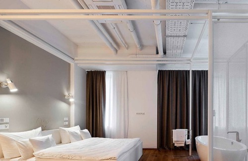 Balingen Apartment | Zimmer 4 - QUI Lounge Bar Deli Apartments